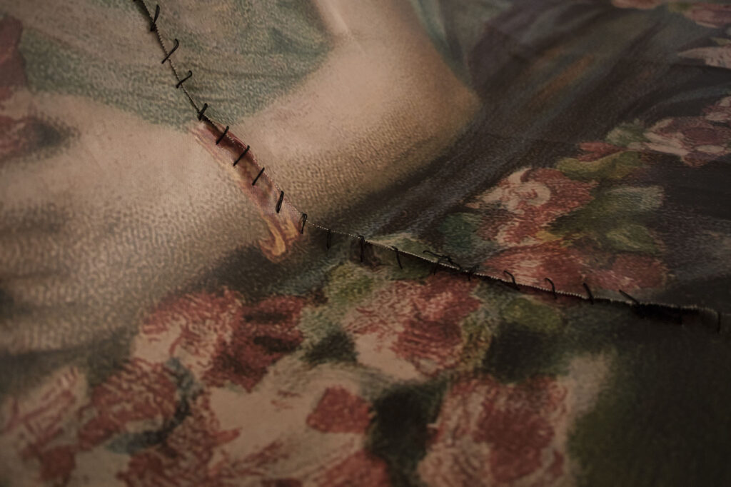 Fragment obrazu, szwy na wydruku wielkoformatowym